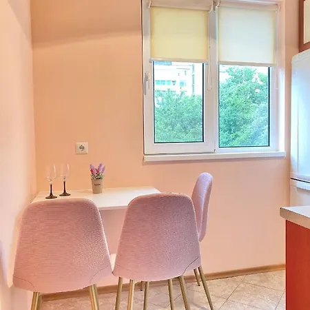 דירה Sunny With Tv & Wi-fi